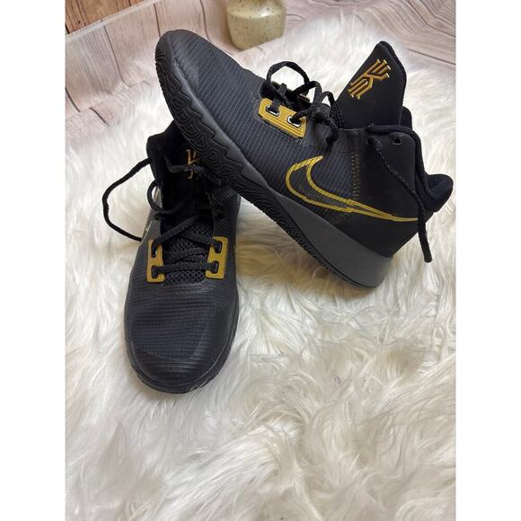 Nike Kyrie Flytrap Black Metallic Gold Athletic Shoes Size US 6Y - Picture 8 of 8